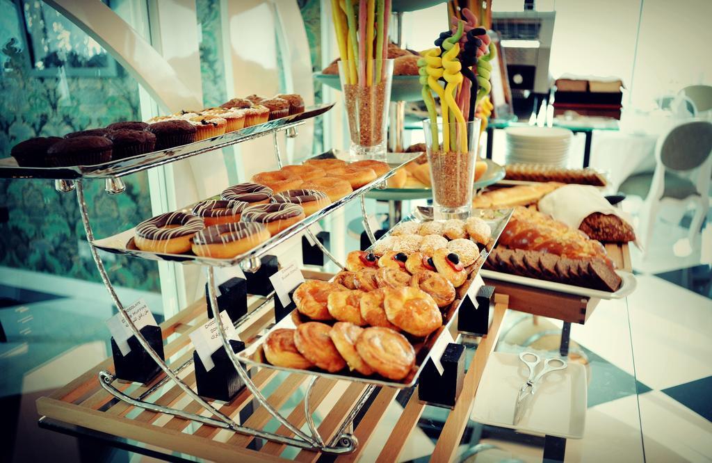 The Domain Bahrain Hotel And Spa - Adults Friendly 16 Years Plus Manáma Exteriér fotografie A buffet of pastries