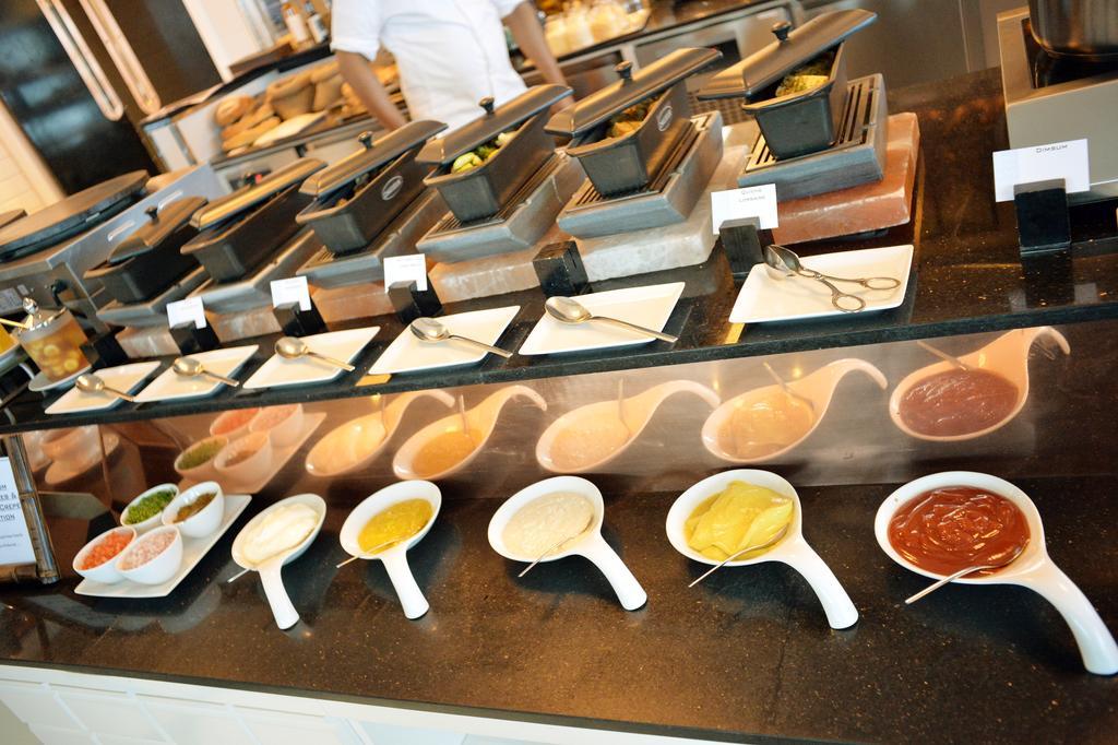The Domain Bahrain Hotel And Spa - Adults Friendly 16 Years Plus Manáma Exteriér fotografie A selection of sauces