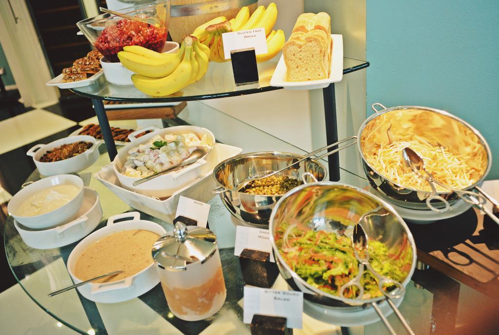 The Domain Bahrain Hotel And Spa - Adults Friendly 16 Years Plus Manáma Exteriér fotografie A selection of Indian breakfast items