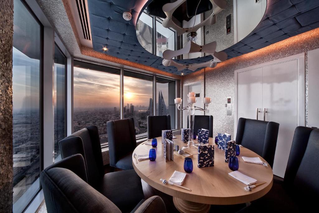 The Domain Bahrain Hotel And Spa - Adults Friendly 16 Years Plus Manáma Exteriér fotografie The boardroom at the top of the Shard