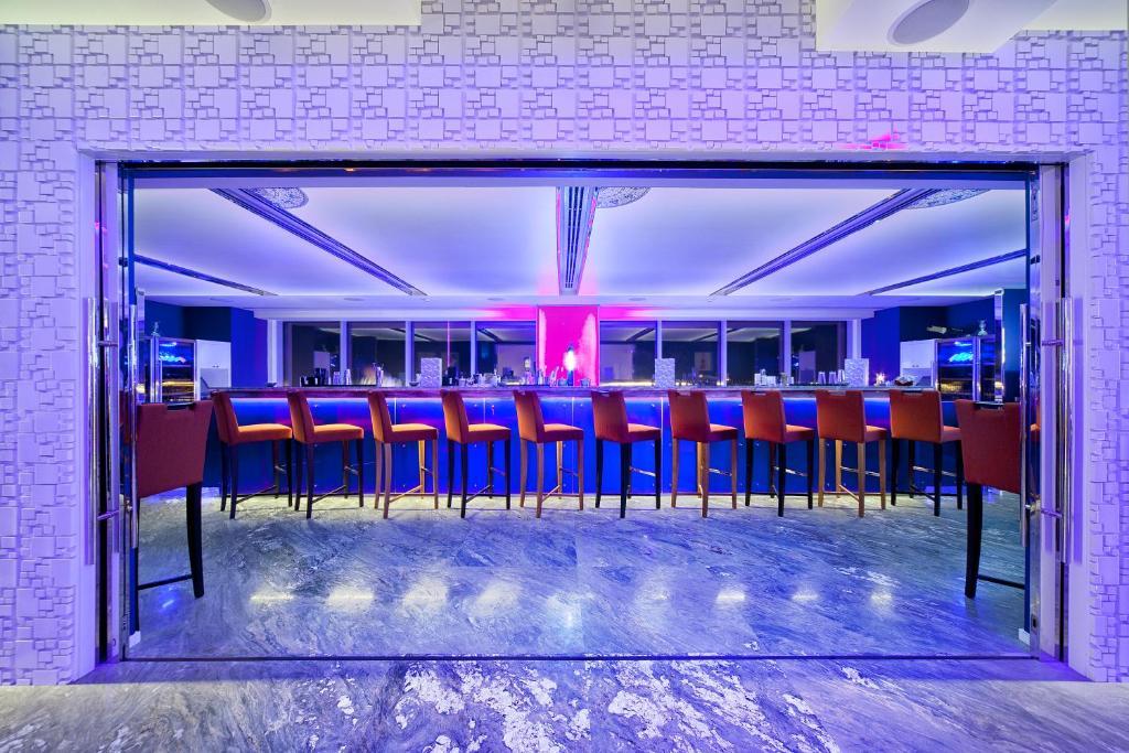 The Domain Bahrain Hotel And Spa - Adults Friendly 16 Years Plus Manáma Exteriér fotografie The bar at the 101 bar